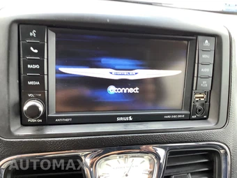 2015 Chrysler Town & Country Touring 121.2" WB - miniatura 17