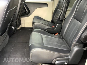 2015 Chrysler Town & Country Touring 121.2" WB - miniatura 23
