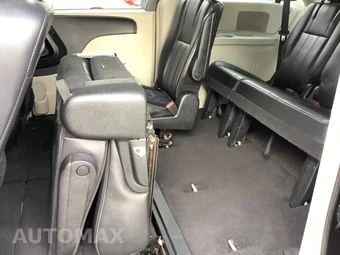 2015 Chrysler Town & Country Touring 121.2" WB - miniatura 24