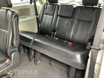 2015 Chrysler Town & Country Touring 121.2" WB - miniatura 25
