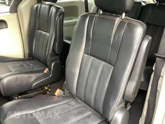 2015 Chrysler Town & Country Touring 121.2" WB - miniatura 26