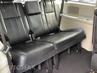 2015 Chrysler Town & Country Touring 121.2" WB - miniatura 29