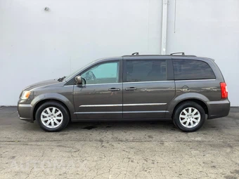 2015 Chrysler Town & Country Touring 121.2" WB - miniatura 3