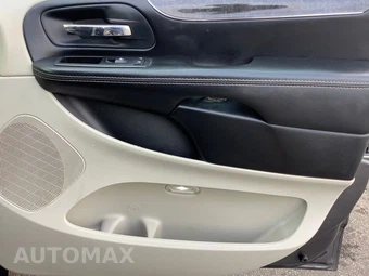 2015 Chrysler Town & Country Touring 121.2" WB - miniatura 30