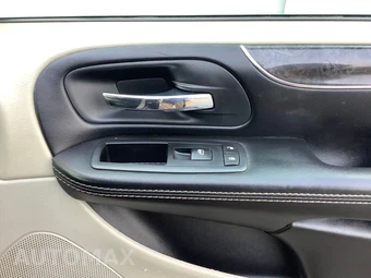 2015 Chrysler Town & Country Touring 121.2" WB - miniatura 31