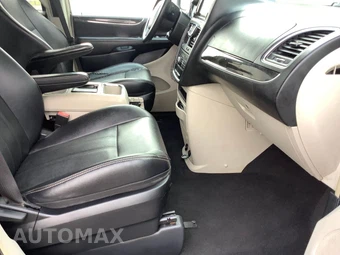 2015 Chrysler Town & Country Touring 121.2" WB - miniatura 32