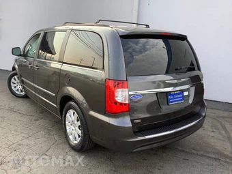 2015 Chrysler Town & Country Touring 121.2" WB - miniatura 4
