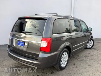 2015 Chrysler Town & Country Touring 121.2" WB - miniatura 6