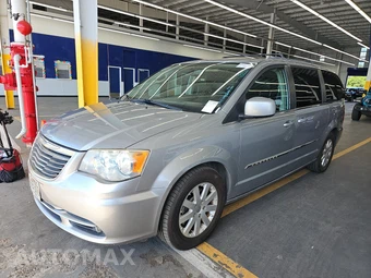 2015 Chrysler Town & Country Touring 121.2" WB