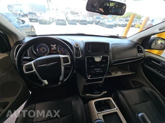 2015 Chrysler Town & Country Touring 121.2" WB - miniatura 11