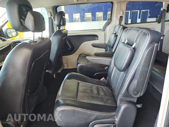2015 Chrysler Town & Country Touring 121.2" WB - miniatura 13
