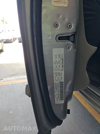 2015 Chrysler Town & Country Touring 121.2" WB - miniatura 15