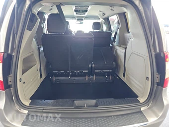2015 Chrysler Town & Country Touring 121.2" WB - miniatura 17