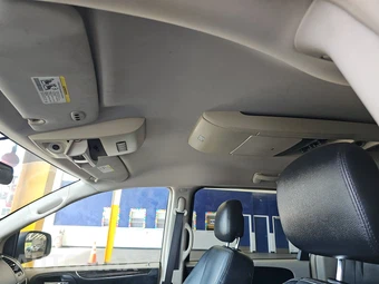 2015 Chrysler Town & Country Touring 121.2" WB - miniatura 18