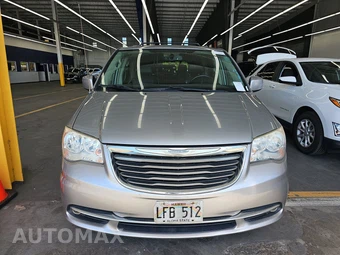 2015 Chrysler Town & Country Touring 121.2" WB - miniatura 2