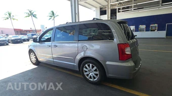 2015 Chrysler Town & Country Touring 121.2" WB - miniatura 28