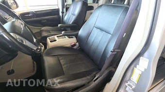 2015 Chrysler Town & Country Touring 121.2" WB - miniatura 32