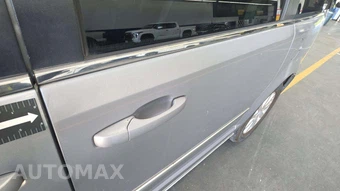 2015 Chrysler Town & Country Touring 121.2" WB - miniatura 38