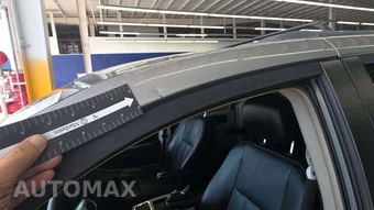 2015 Chrysler Town & Country Touring 121.2" WB - miniatura 44