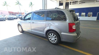 2015 Chrysler Town & Country Touring 121.2" WB - miniatura 46