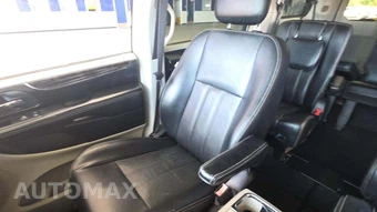 2015 Chrysler Town & Country Touring 121.2" WB - miniatura 52