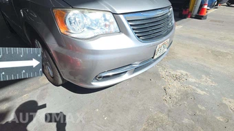 2015 Chrysler Town & Country Touring 121.2" WB - miniatura 53