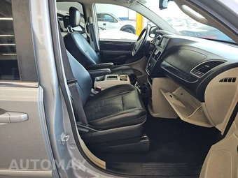 2015 Chrysler Town & Country Touring 121.2" WB - miniatura 8