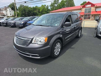 2015 Chrysler Town & Country Touring 121.2" WB