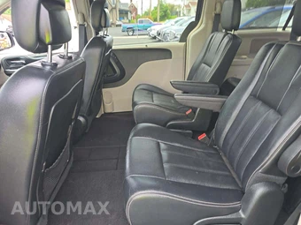 2015 Chrysler Town & Country Touring 121.2" WB - miniatura 13