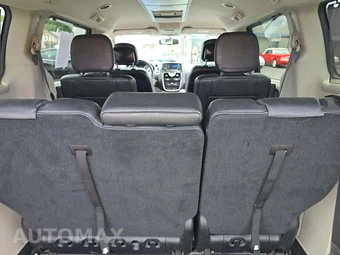 2015 Chrysler Town & Country Touring 121.2" WB - miniatura 14