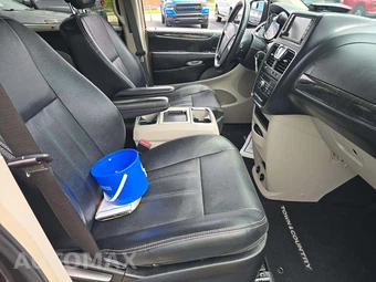 2015 Chrysler Town & Country Touring 121.2" WB - miniatura 19