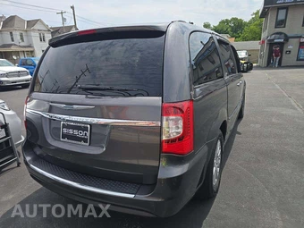 2015 Chrysler Town & Country Touring 121.2" WB - miniatura 3