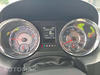 2015 Chrysler Town & Country Touring 121.2" WB - miniatura 9