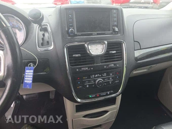 2015 Chrysler Town & Country Touring 121.2" WB - miniatura 10