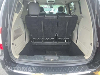 2015 Chrysler Town & Country Touring 121.2" WB - miniatura 15