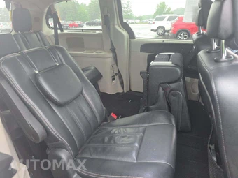 2015 Chrysler Town & Country Touring 121.2" WB - miniatura 17