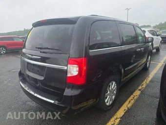 2015 Chrysler Town & Country Touring 121.2" WB - miniatura 3