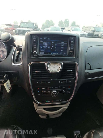 2015 Chrysler Town & Country Touring 121.2" WB – miniatura 10