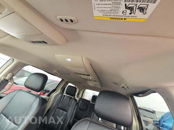 2015 Chrysler Town & Country Touring 121.2" WB – miniatura 11