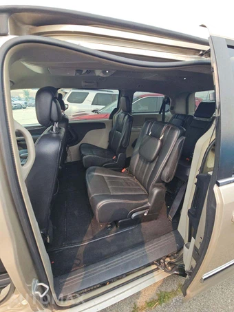 2015 Chrysler Town & Country Touring 121.2" WB – miniatura 13