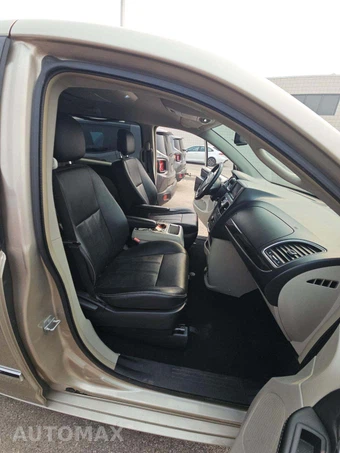2015 Chrysler Town & Country Touring 121.2" WB – miniatura 19