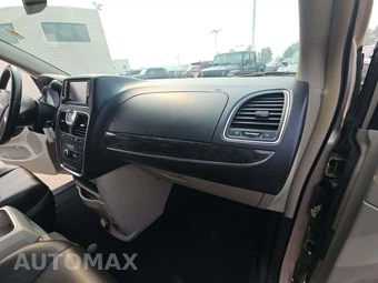 2015 Chrysler Town & Country Touring 121.2" WB – miniatura 20