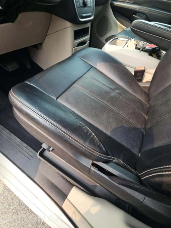 2015 Chrysler Town & Country Touring 121.2" WB – miniatura 22