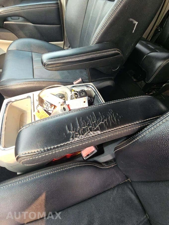 2015 Chrysler Town & Country Touring 121.2" WB – miniatura 23