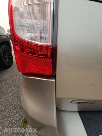 2015 Chrysler Town & Country Touring 121.2" WB – miniatura 32