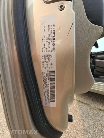 2015 Chrysler Town & Country Touring 121.2" WB – miniatura 5