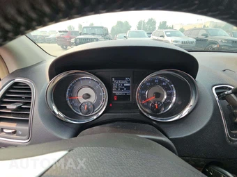 2015 Chrysler Town & Country Touring 121.2" WB – miniatura 9