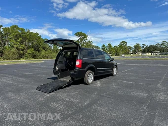 2015 Chrysler Town & Country Touring 121.2" WB