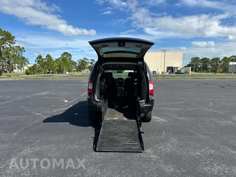 2015 Chrysler Town & Country Touring 121.2" WB - miniatura 3