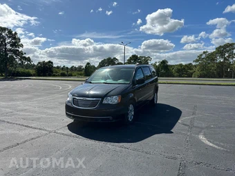 2015 Chrysler Town & Country Touring 121.2" WB - miniatura 8